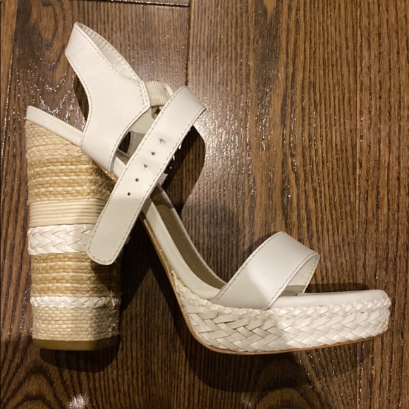 Super cute size 7 Aldo shoes. - Picture 1 of 3